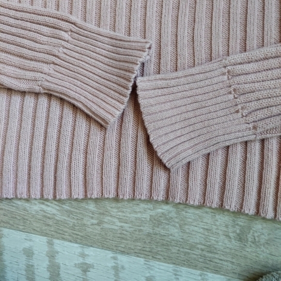 AEO Cropped Crew Neck Knit Sweater - Picture 10 of 13